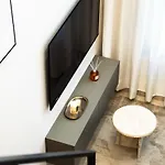 Nest Loft-2 Min From Toptani -fast Wifi * טיראנה