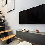 Nest Loft-2 Min From Toptani -fast Wifi דירה