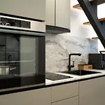 Nest Loft-2 Min From Toptani -fast Wifi דירה טיראנה