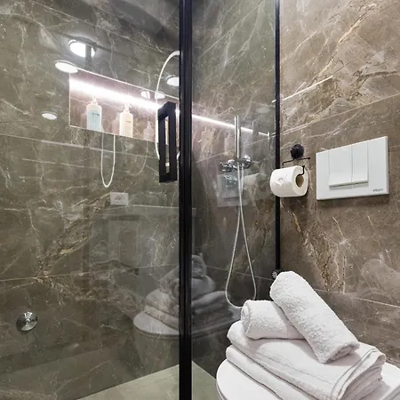 Nest Loft-2 Min From Toptani -fast Wifi 公寓