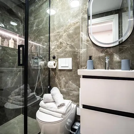 Nest Loft-2 Min From Toptani -fast Wifi Apartament