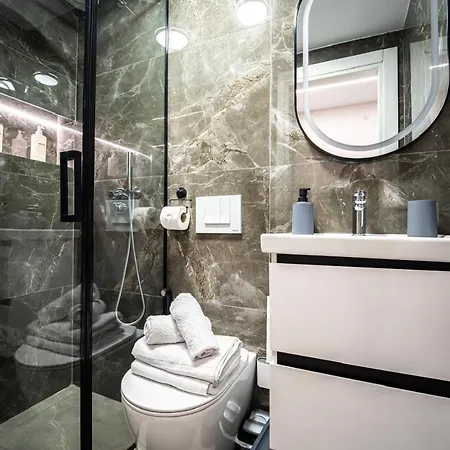 Apartament Nest Loft-2 Min From Toptani -fast Wifi *