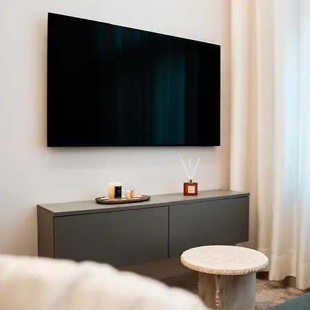 Apartment Nest Loft-2 Min From Toptani -fast Wifi *