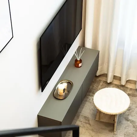 Nest Loft-2 Min From Toptani -fast Wifi * Tirana