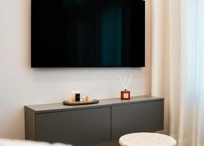 Appartement Nest Loft-2 Min From Toptani -fast Wifi *