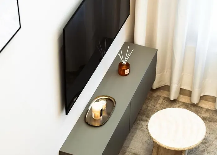 Nest Loft-2 Min From Toptani -fast Wifi * Tirana